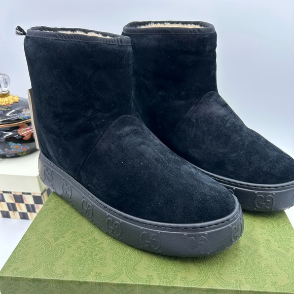 Women's Gucci shearling lined ankle boots size 40.5 made in Italy - Picture 1 of 11